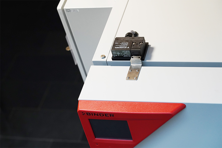 從上方看電氣機械門鎖